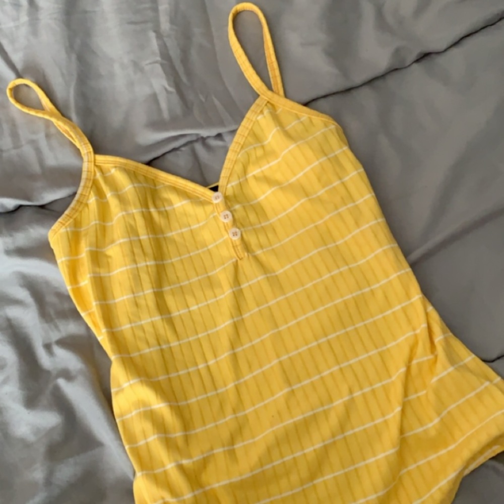 Rue 21 Yellow & White stripped Tank 💛